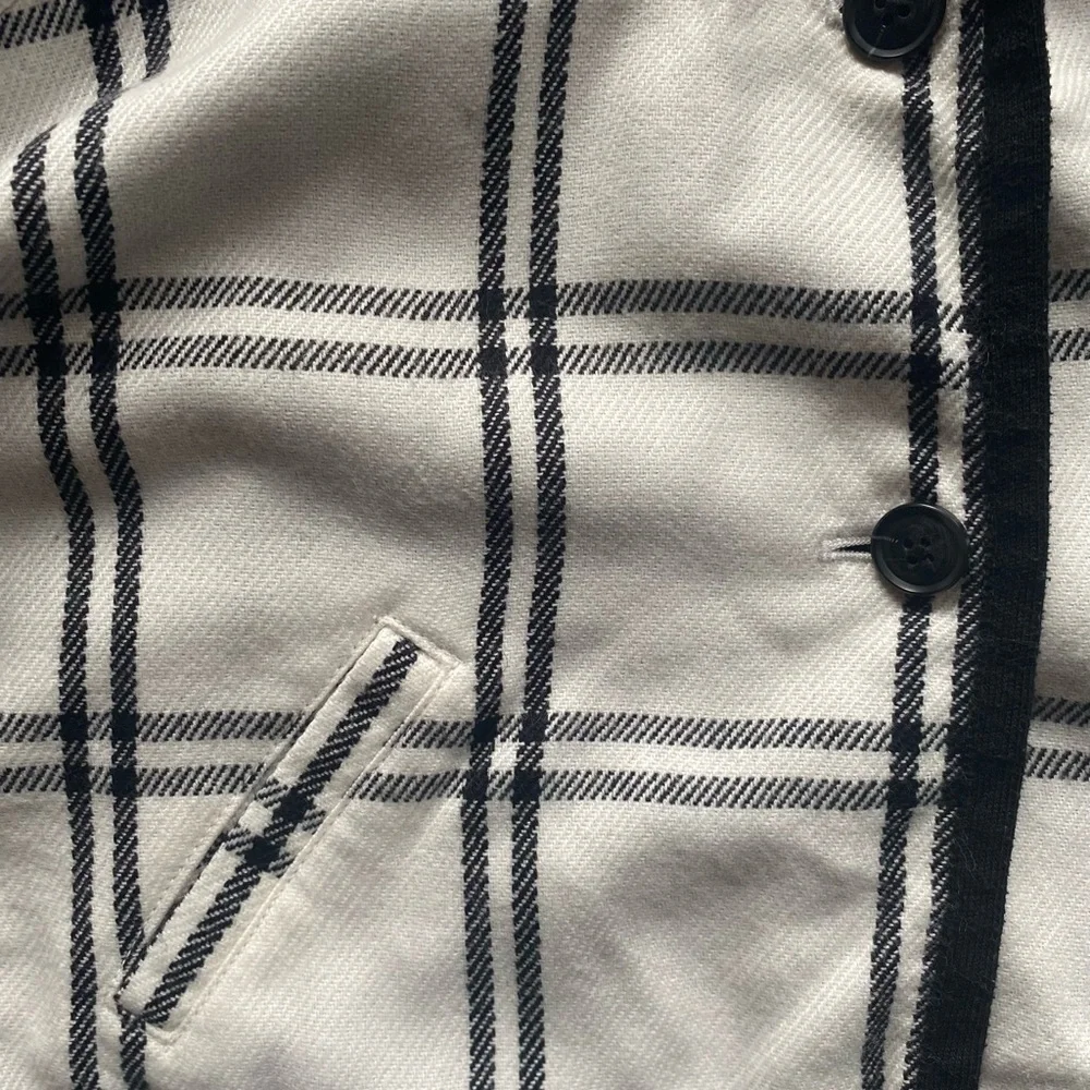 CHEROKEE-BLACK & WHITE PONCHO SWEATER-3T